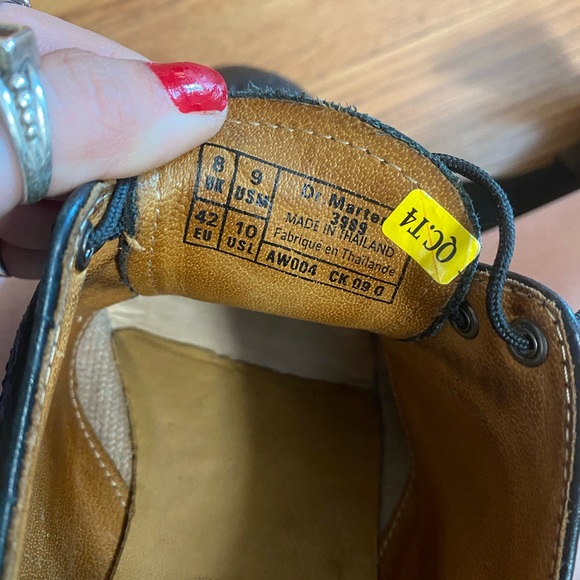 Doc Marten black wing tip leather oxfords - Picture 4 of 4